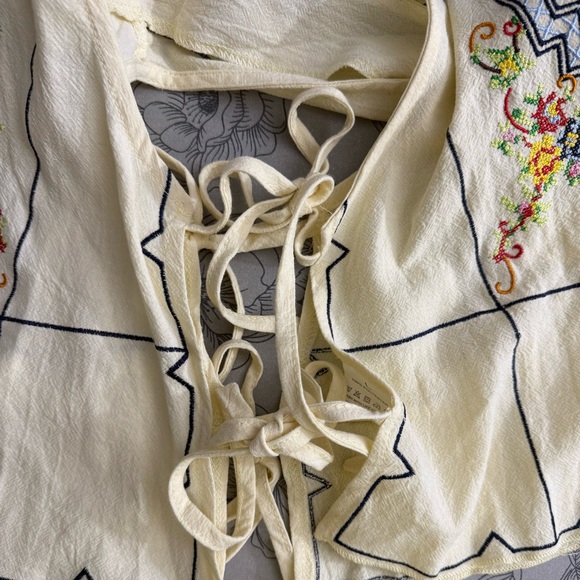 Women’s L Boho Hippie Ivory Colorful Flower Embroidery Cropped Side Tie Top - Picture 9 of 13